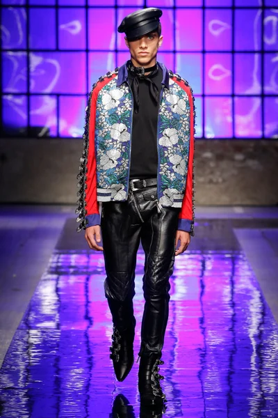 Look 11
